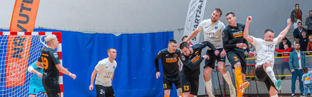 ФОТО: вторым финалистом чемпионата Эстонии по футзалу стала команда "Нарва Юнайтед"