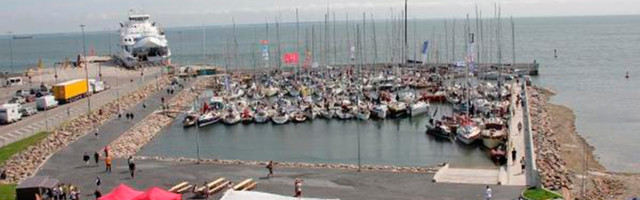 Паром врезался в причал, на борту находилась президент Эстонии.