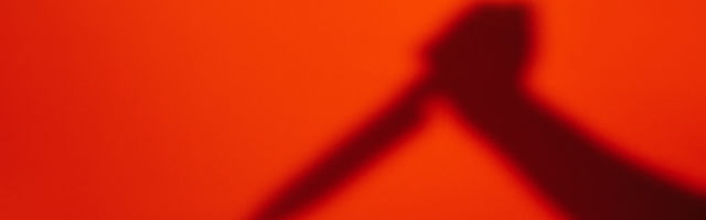 В Кохтла-Ярве пьяный пожилой мужчина напал с ножом на полицейского