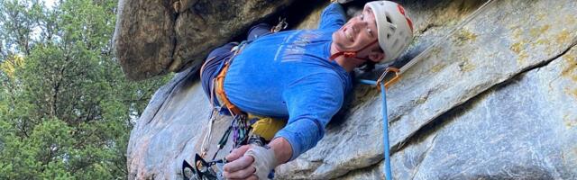 ВИДЕО | Американский альпинист сорвался со скалы во время прямой трансляции в TikTok и погиб