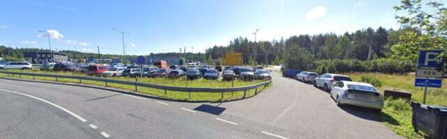 Автомобили у КПП Койдула начнут эвакуировать на платную стоянку