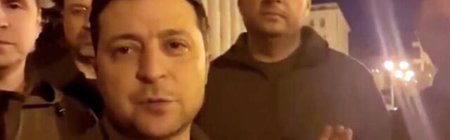 Зеленский отказался от эвакуации. Он лично руководит обороной Киева