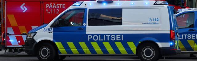 Во дворе жилого дома подожгли BMW