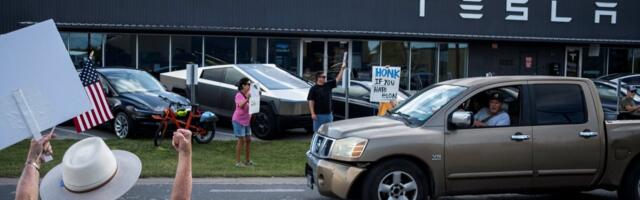 Исторический момент: на улицах появились беспилотные такси Tesla, однако есть одно большое „но“