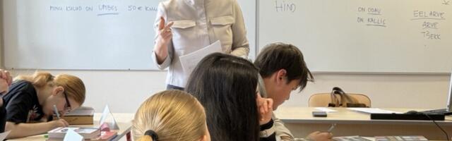 Министр Кристина Каллас проводит уроки в школах Ида-Вирумаа