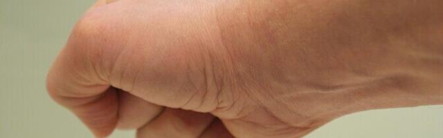 В Нарве один мужчина душил другого