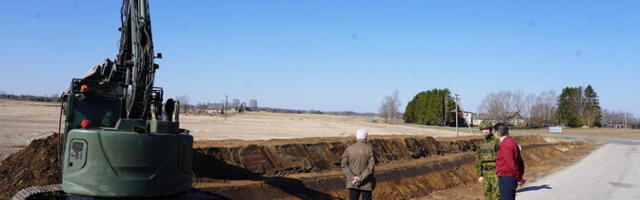 Силы обороны начали создание противотанковых рвов на частных землях вдоль юго-восточной границы