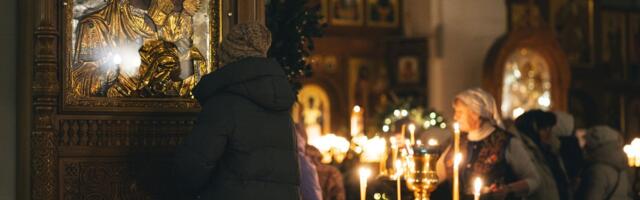 В РФ падает рождаемость. РПЦ провела молебен „о вразумлении“ женщин