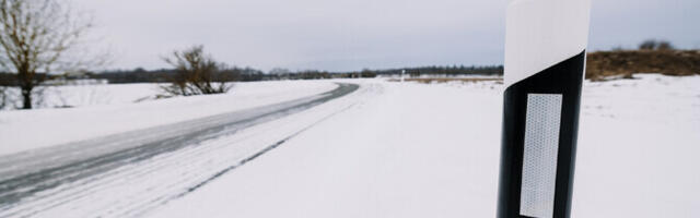 Водителей в Эстонии предупредили о сложных дорожных условиях из-за снегопада и метели