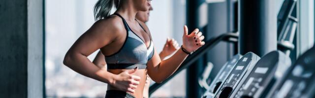 Как спокойно тренироваться в переполненном спортзале: 7 приёмов, чтобы не мешать и не сбиваться с программы