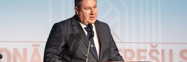 Оппозиция в Огрской думе требует отставки мэра Хелманиса