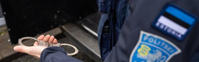 Неспокойные праздники: полицейским пришлось применить газ против агрессивного мужчины