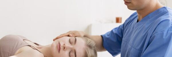 Боли в шее и голове: когда стоит обратиться к остеопату