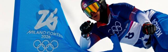 ФОТО | „Ничего страшного нет“ — МОК разрешил итальянскому сноубордисту использовать российский флаг на шлеме