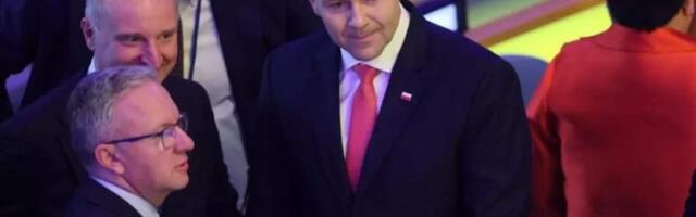 Кароля Навроцкого заподозрили в том, что он снова публично употребил никотиновый пакетик