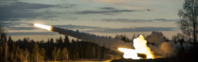 Фото — Ракетные залпы американских военных обозначили начало учений Swift Response в Эстонии