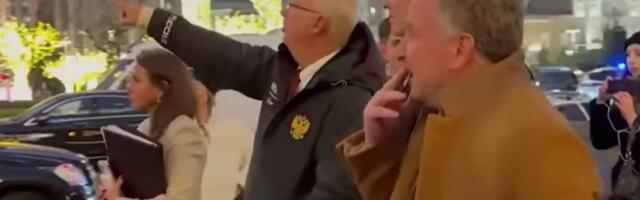 Уиткоффа и зятя Трампа в Москве накормили посекунчиками. Или посикунчиками? Как пишется это слово?