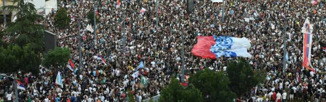 В Белграде прошла массовая акция протеста: задержаны десятки людей, шестеро полицейских ранены