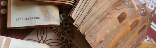 В Эстонии у двух 18-летних граждан Латвии изъяли свыше 100 000 евро наличными