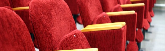 Русский театр вновь покажет спектакли онлайн