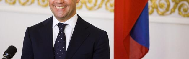 Как и почему Дмитрий Медведев перешел на угрозы и оскорбления? Экспертиза Ксении Турковой