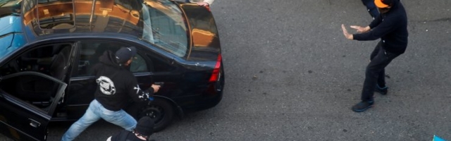 ВИДЕО: В Сиэлте вооруженный мужчина на автомобиле въехал в толпу протестующих