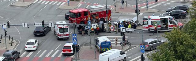 ФОТО и ВИДЕО | В центре Таллинна серьезное ДТП: машина сбила пешехода, 5 человек доставлены в больницу