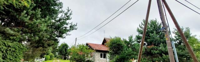 В деревнях, где у ида-вирусцев дачи, на целый день отключают электричество. Продукты пропадают, ремонт делать невозможно