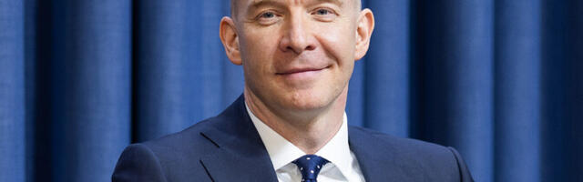 Мюллер: для заделывания дыры в бюджете следует урезать расходы и повышать налоги