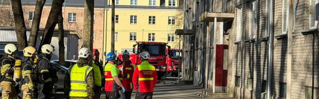 ФОТО | ЧП в Ласнамяэ: возле жилого дома работают спасатели и медики