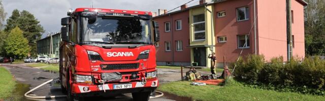 ФОТО | Жилой дом охватило пламя, причины возгорания выясняются