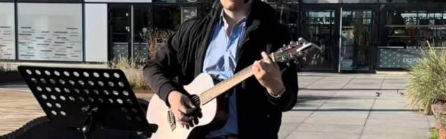 17 евро в час: топ-менеджер Bolt стал уличным музыкантом