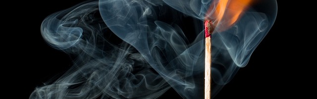 Эстонские спасатели: вынужденные оставаться дома дети играют со спичками. Участились пожары