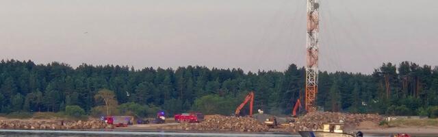 На строительной площадке мола в Нарва-Йыэсуу горел экскаватор