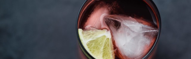 Пить осторожно: 6 худших алкогольных напитков для вашей кожи