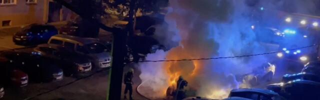 В Ласнамяэ ночью загорелся автомобиль: пострадали и припаркованные рядом машины