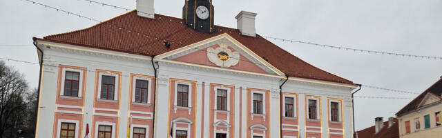 Каток на Ратушной площади завершает сезон весёлым праздником