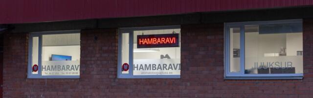 Электронное табло клиники в Копли транслировало свастику и оскорбления. Продавец: „Клиенты нередко приносят нам устройства с такой проблемой“