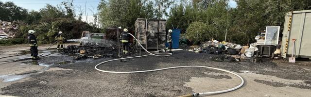 ФОТО | В Ласнамяэ загорелись станция отходов и туалет на детской площадке