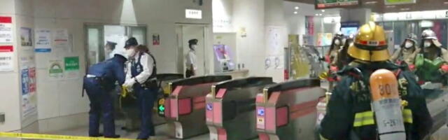 Множество пострадавших: в Токио вооруженный ножом мужчина разлил соляную кислоту в поезде