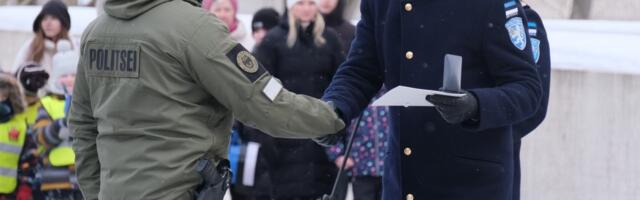 ФОТО | Идаская префектура вручила награды сотрудникам за службу в течение 30, 20 и 10 лет