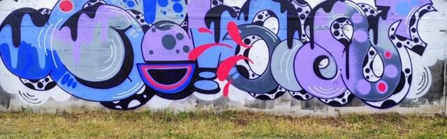 Стену дали — рисуй: в Таллинне подростков учат стрит-арту — всерьёз и с разрешения города