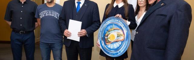 В Рийгикогу передали петицию о снижении НСО на продукты: рекордные 98 тысяч подписей