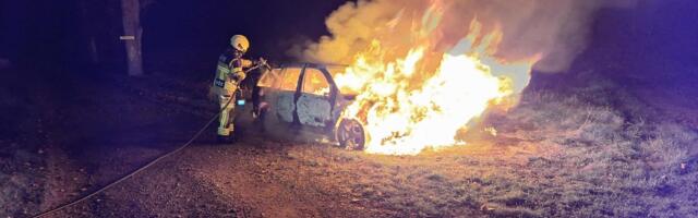 Сводка спасателей: сгоревший автомобиль и застрявший в туалете мужчина