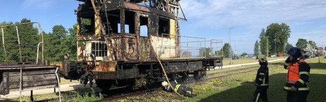 ФОТО: в Хаапсалу сгорел экспонат Железнодорожного музея