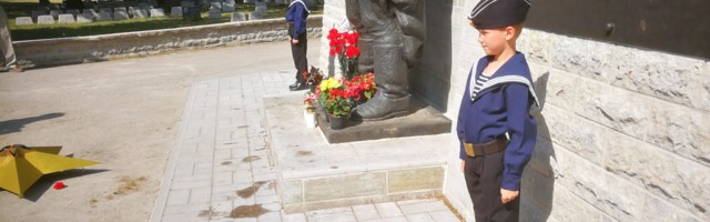 В День памяти и скорби на военном кладбище в Таллине прошли торжественно-траурные мероприятия