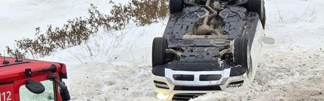 В Таллинне на Лаагна теэ перевернулся автомобиль. 56-летняя женщина не справилась с управлением