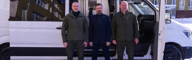 Тюремная служба Эстонии подарила Украине автозак