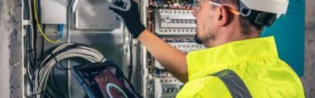 Сантехники и электрики: почему рабочие профессии обгоняют офисных?