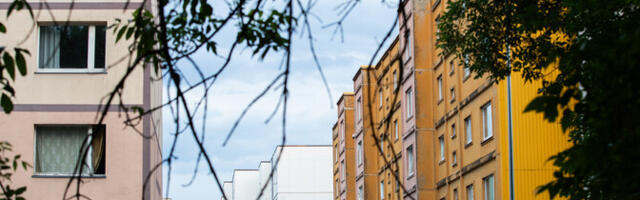 В Тарту квартирное товарищество самовольно устроило парковку на городской земле